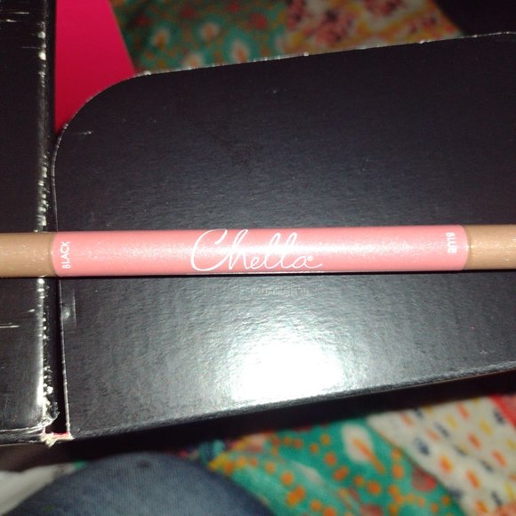 Eyeliner - Picture 2 of 4